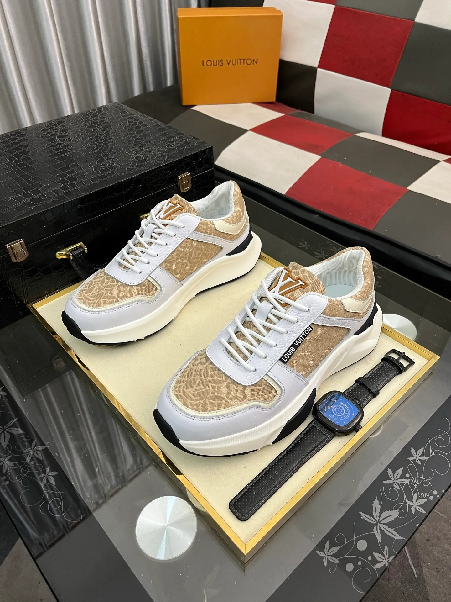 Men's shoes 💰458⌚️⌚️【LOUlS VUlTTON】Louis Vuitton ~ unique and casual style. LV counter purchasing 🏃casual shoes😍😍 are on sale at the men's counter at the same time. Italian imported brands select top-layer Italian cowhide. 🐑Sheepskin lining (refuses to discolor and grind feet) Sole: Original sole specially provided by the original factory 🎬Better in kind Code number: 38-444⃣️Color selection